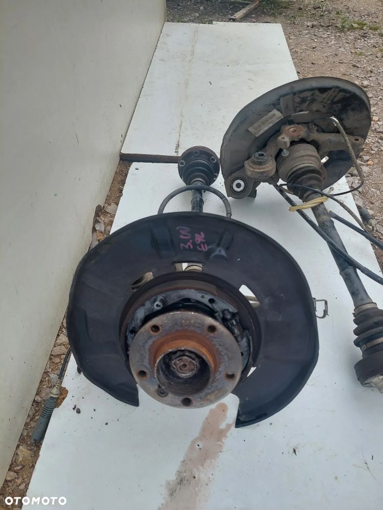 BMW E90 E91 E92 330 X-drive 3.0 D PÓŁOŚ PRAWA LEWA PIASTA TYLNA 7533452 7533453 - 5