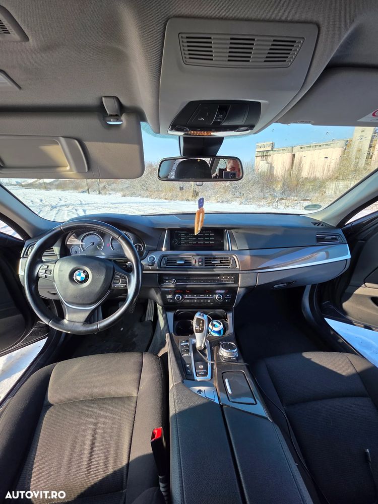 BMW Seria 5 525d xDrive - 16