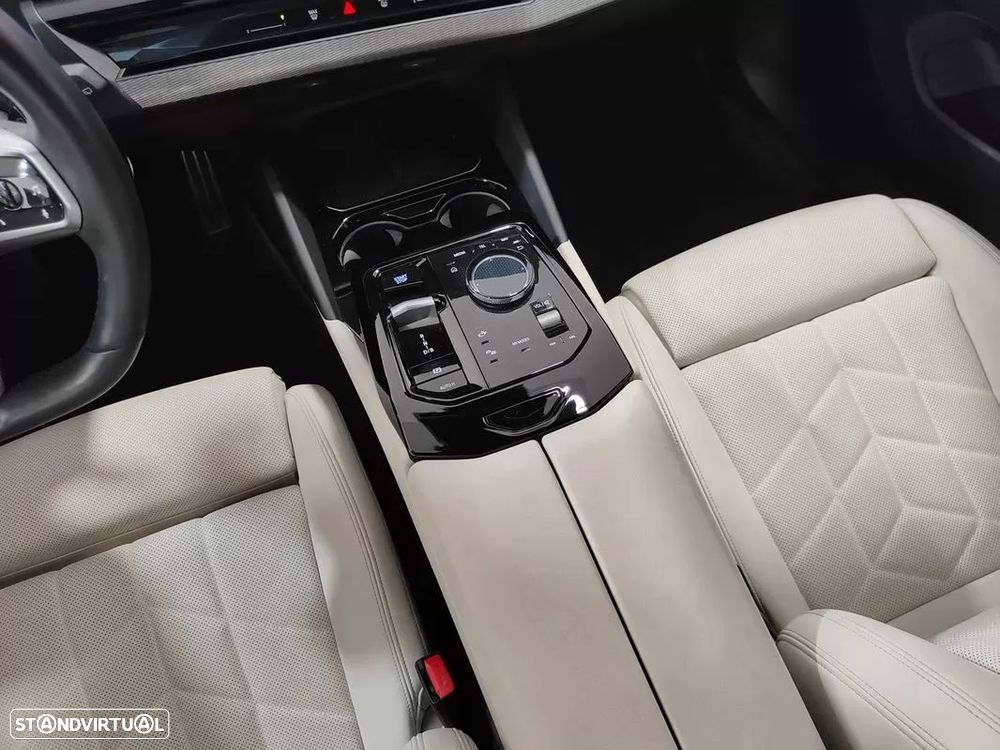 BMW i5 Touring eDrive40 - 46