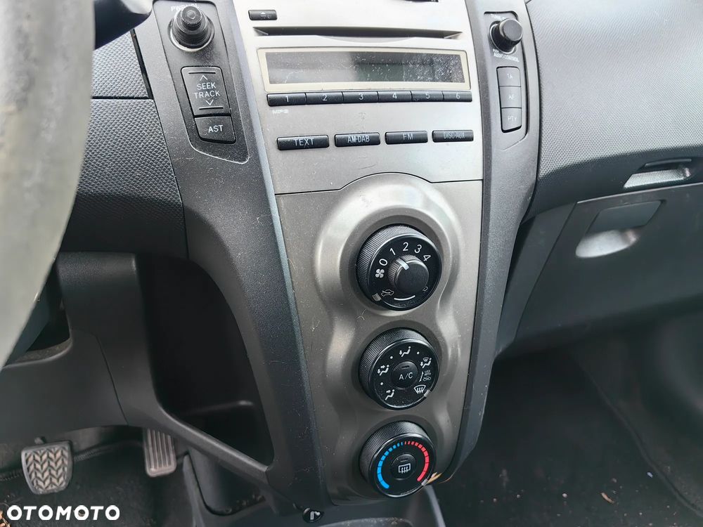 Toyota Yaris 1.0 Entry EU5 - 14