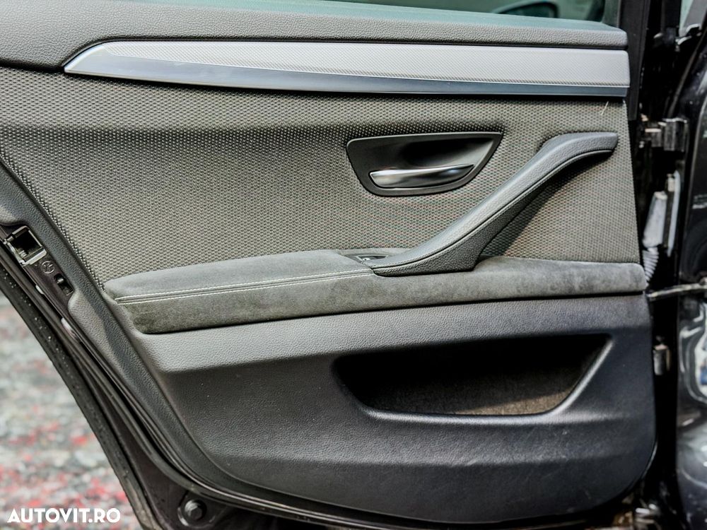 BMW Seria 5 525d Sport-Aut. - 24