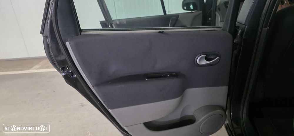 Renault Scénic 1.5 dCi Exclusive SS - 4