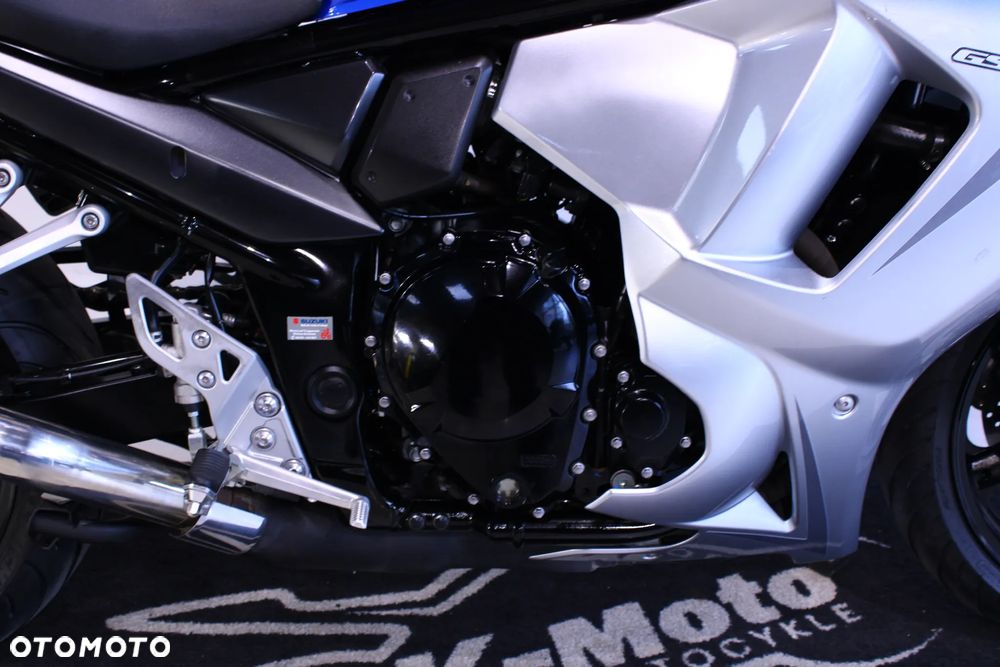 Suzuki GSX - 19