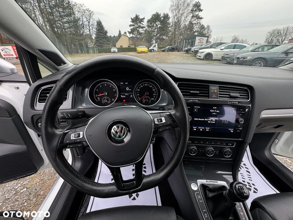 Volkswagen Golf - 35