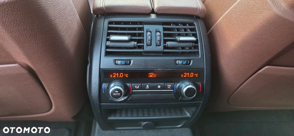 BMW Seria 5 525d Sport-Aut Luxury Line - 28