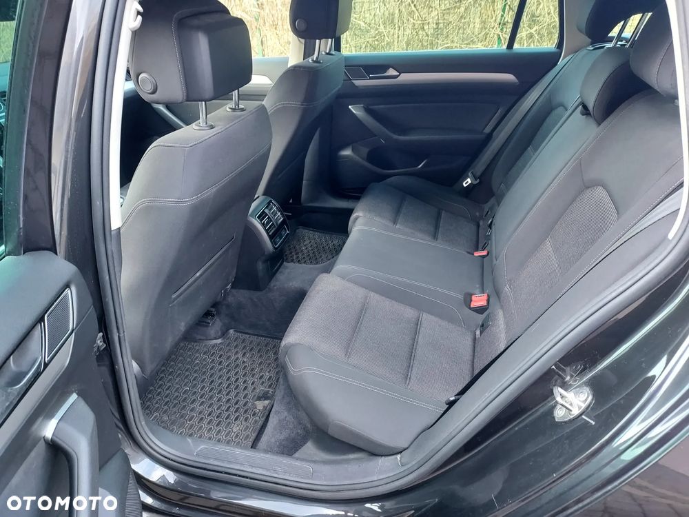 Volkswagen Passat - 17