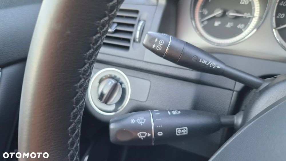 Mercedes-Benz Klasa C 180 CGI Automatik BlueEFFICIENCY Avantgarde - 21