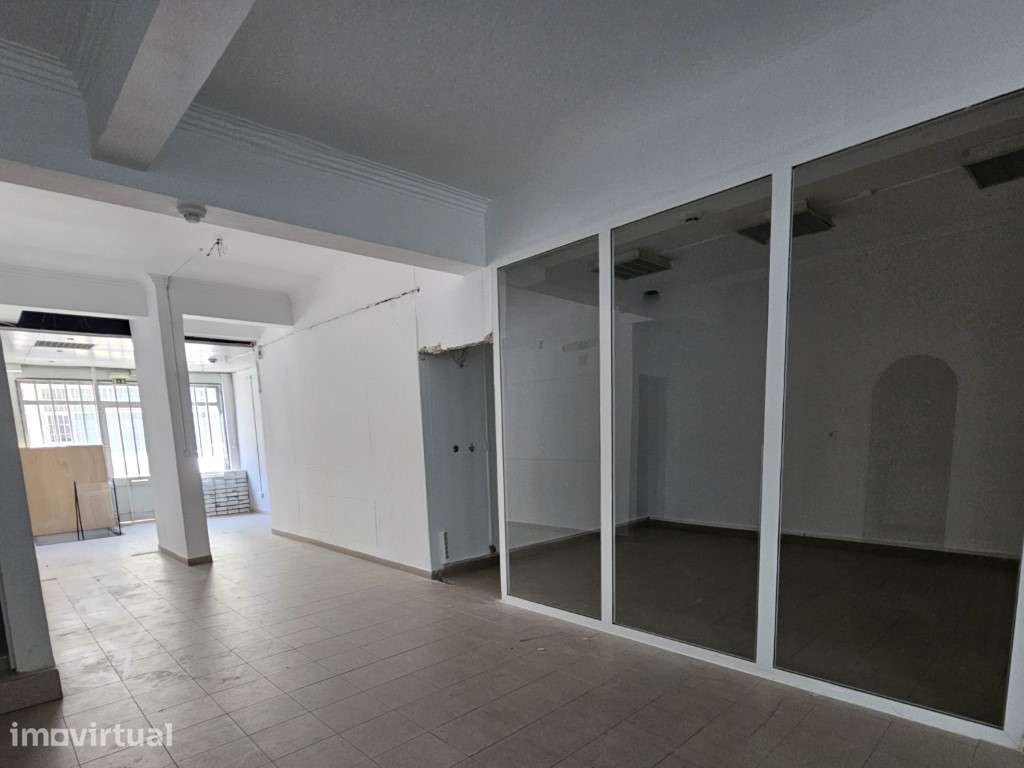 Loja de 155m2 com Parqueamento na Amadora - Grande imagem: 5/23