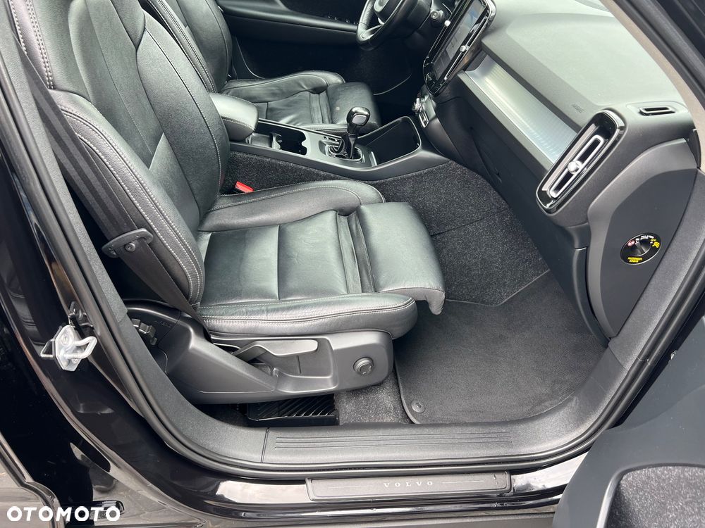 Volvo XC 40 D3 AWD R-Desgin - 28
