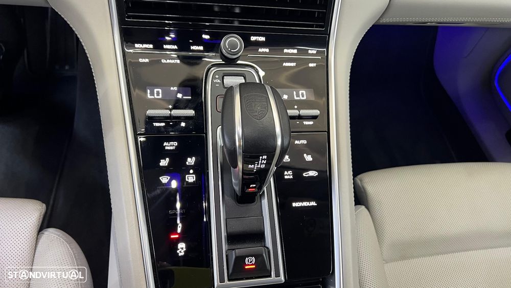 Porsche Panamera 4 E-Hybrid Platinum Edition - 25