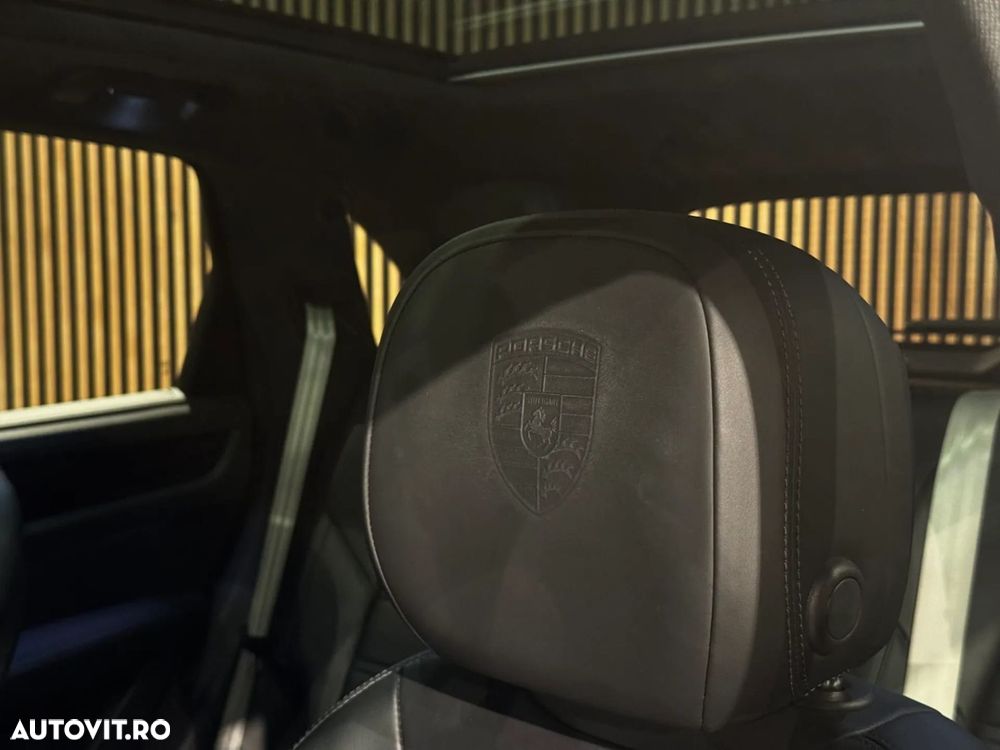 Porsche Cayenne - 30