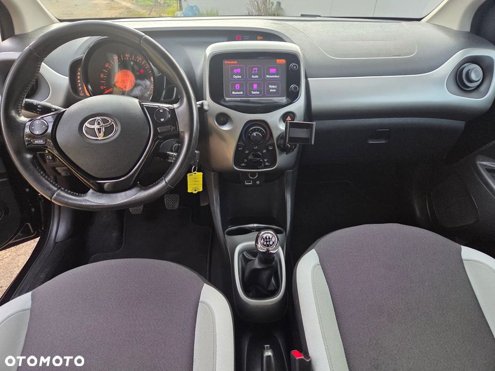 Toyota Aygo x-play touch - 29