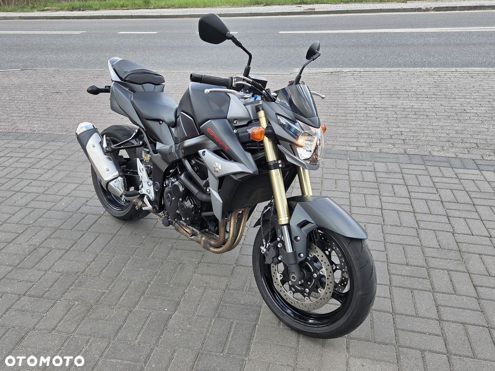 Suzuki GSR - 18