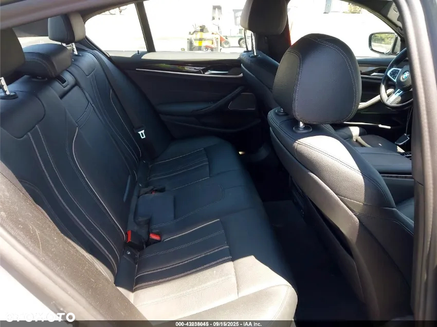 BMW Seria 5 540i xDrive Touring M Sport Edition - 9