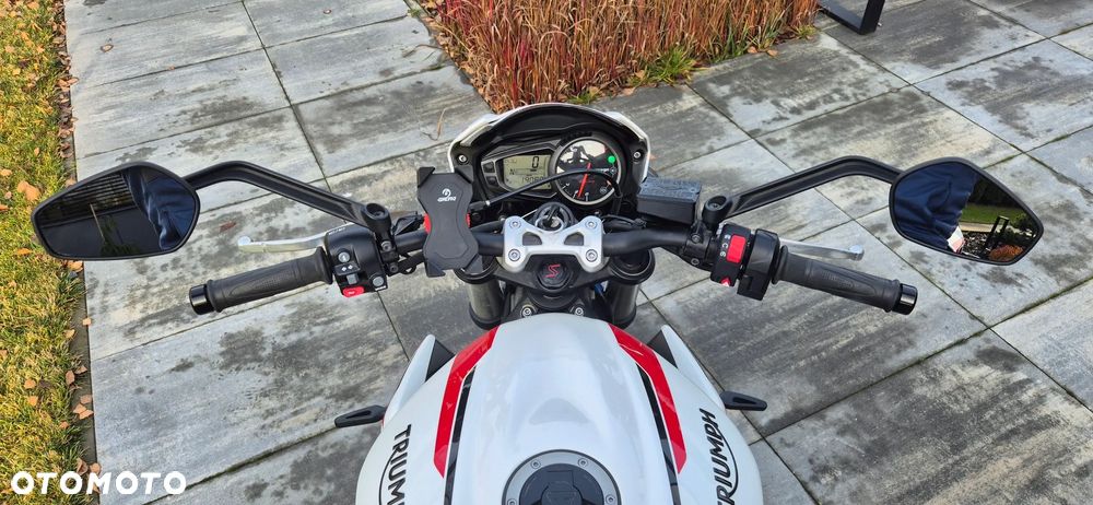Triumph Street Triple - 10