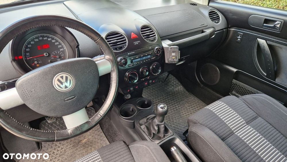 Volkswagen New Beetle - 4
