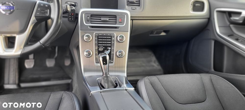 Volvo V60 Cross Country - 12