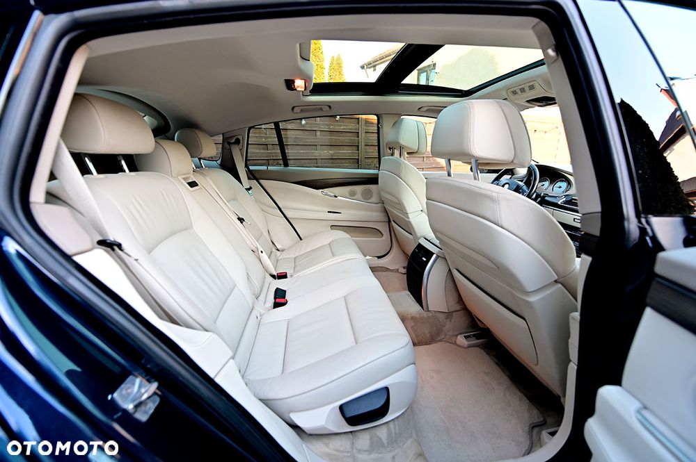BMW Seria 5 530d xDrive - 28