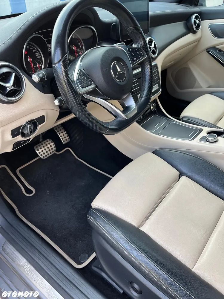 Mercedes-Benz CLA 220 4-Matic AMG Line - 6