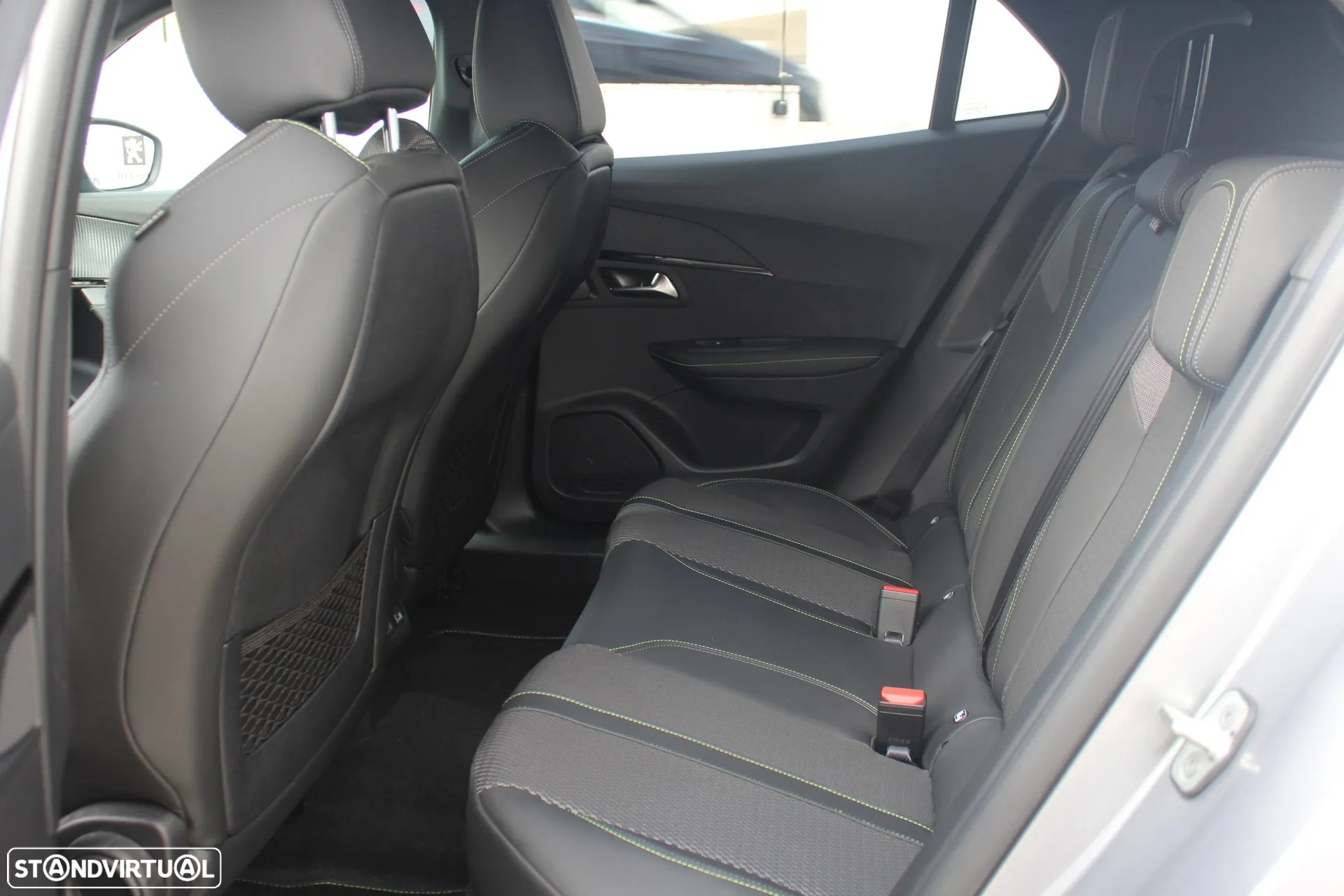 Peugeot 2008 1.2 PureTech GT EAT8 - 21