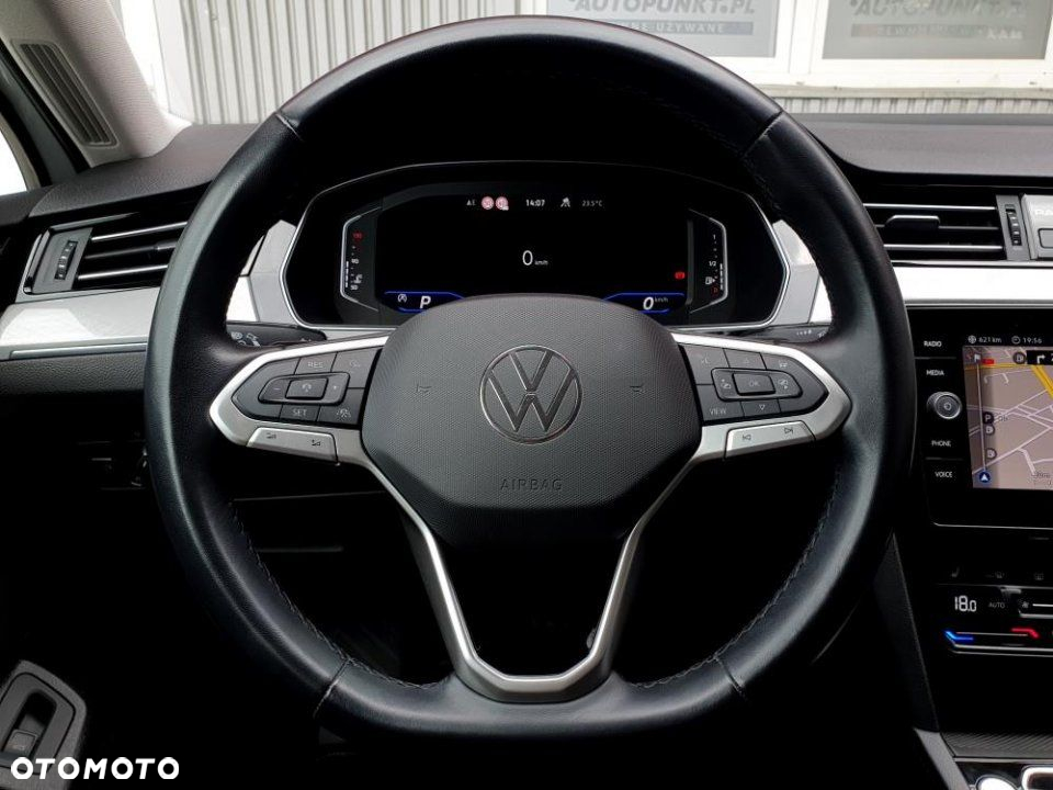 Volkswagen Passat - 12