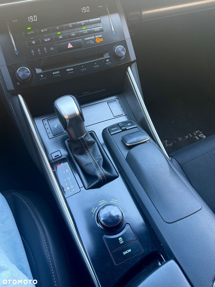 Lexus IS 250 F-Sport - 9