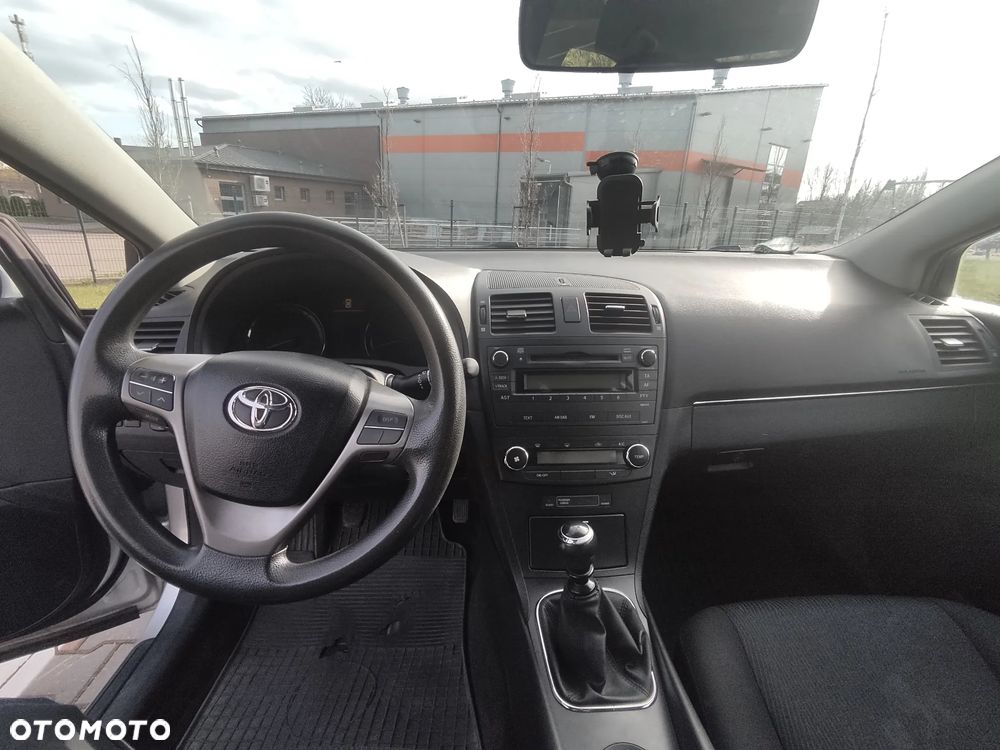 Toyota Avensis 1.6 Luna - 11