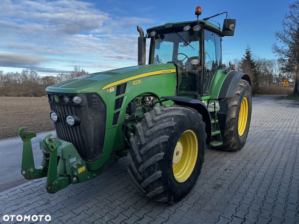 John Deere 8230 - 1