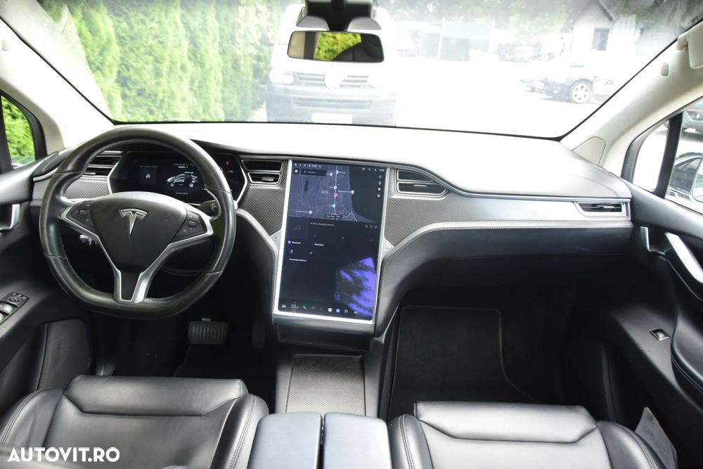 Tesla Model X - 24