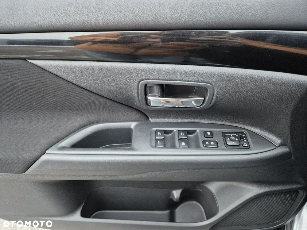 Mitsubishi Outlander - 9