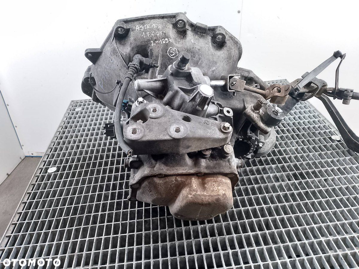 SKRZYNIA BIEGÓW MANUALNA OPEL ASTRA H F17W355 1.7 CDTI - 4