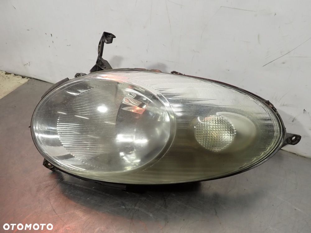 LAMPA LEWA PRZEDNIA NISSAN MICRA K12 C+C 89900075 - 2