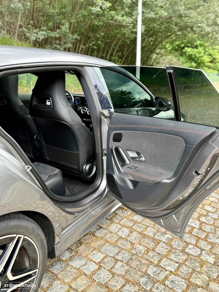 Mercedes-Benz CLA 180 d Shooting Brake AMG Line - 25