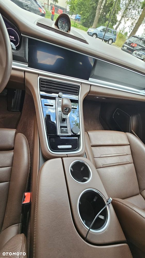 Porsche Panamera 4 Platinum Edition - 18