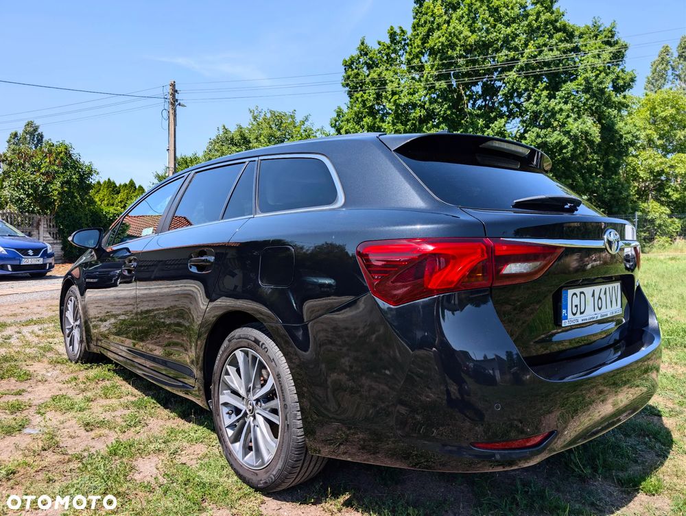 Toyota Avensis 1.8 Premium - 4