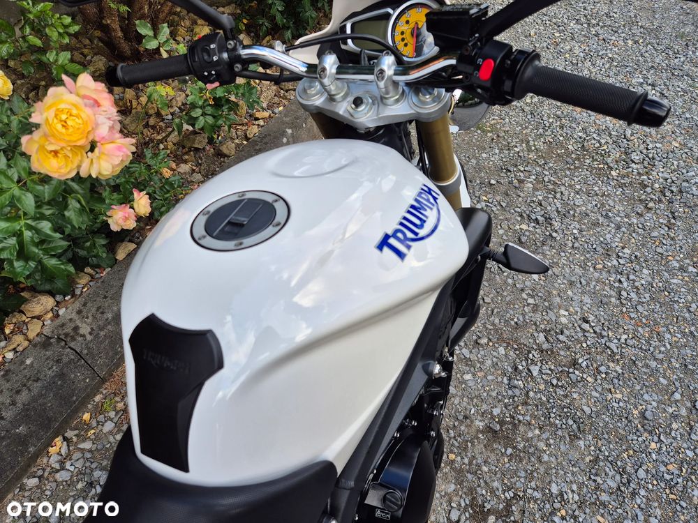 Triumph Street Triple - 23