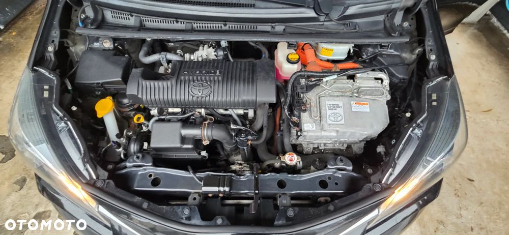 Toyota Yaris Hybrid 100 Terra - 37