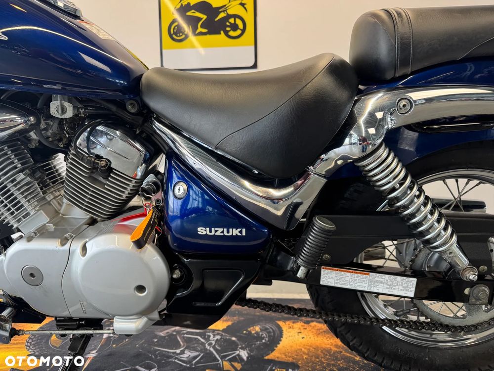 Suzuki Intruder - 24