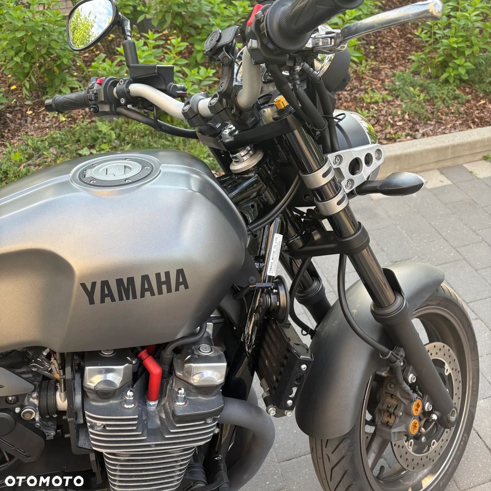 Yamaha XJR - 6