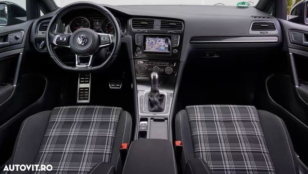 Volkswagen Golf - 17
