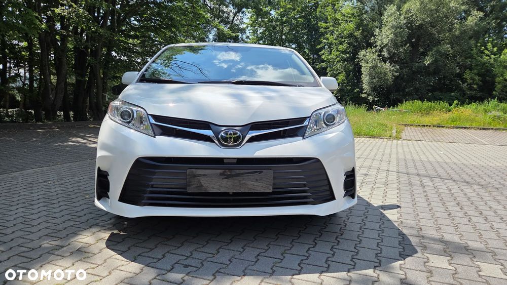 Toyota Sienna - 10