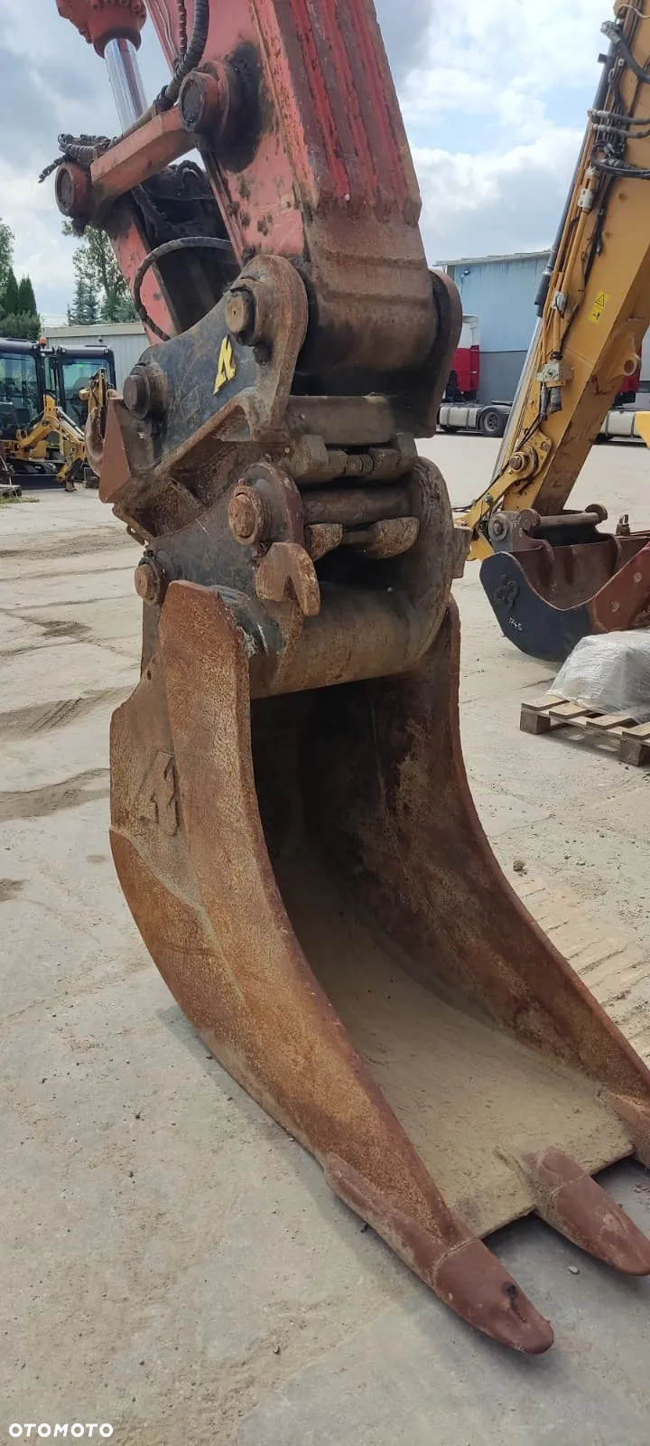 Hitachi ZX225 - 16