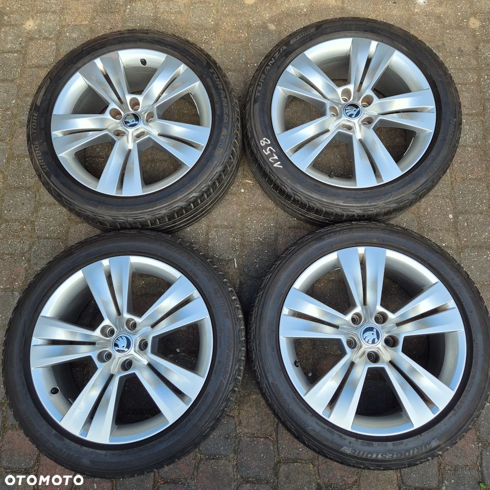 LATO SKODA SUPERB KAROQ OCTAVIA VW PASSAT TOURAN BEETLE T-ROC 215/50 R18