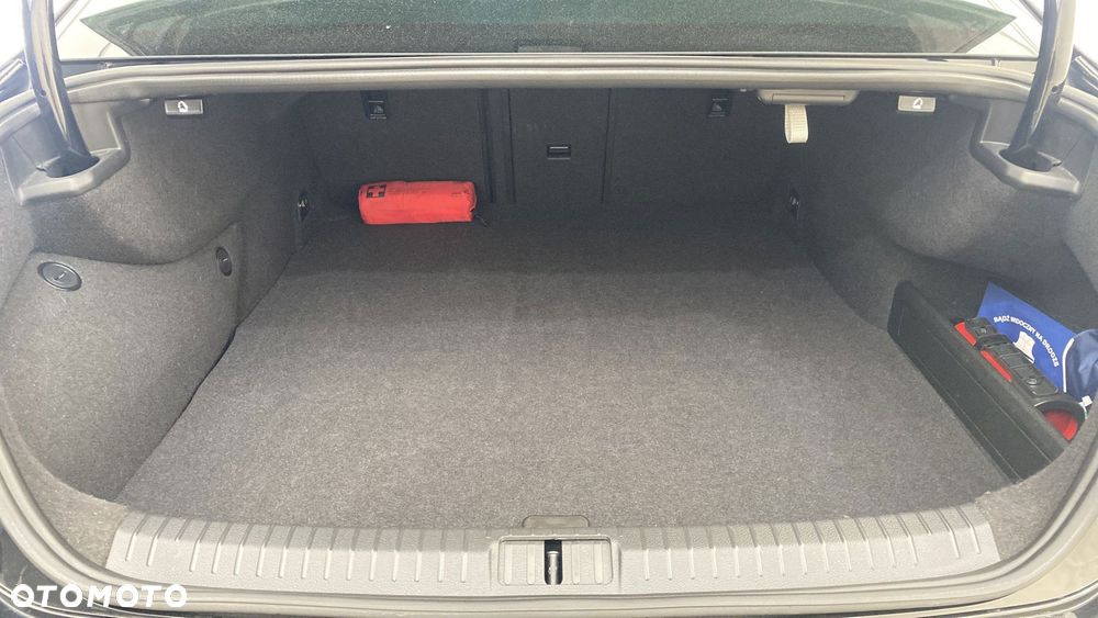Volkswagen Passat - 13