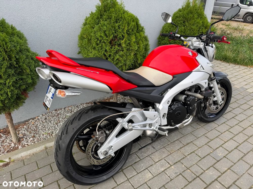 Suzuki GSR - 5