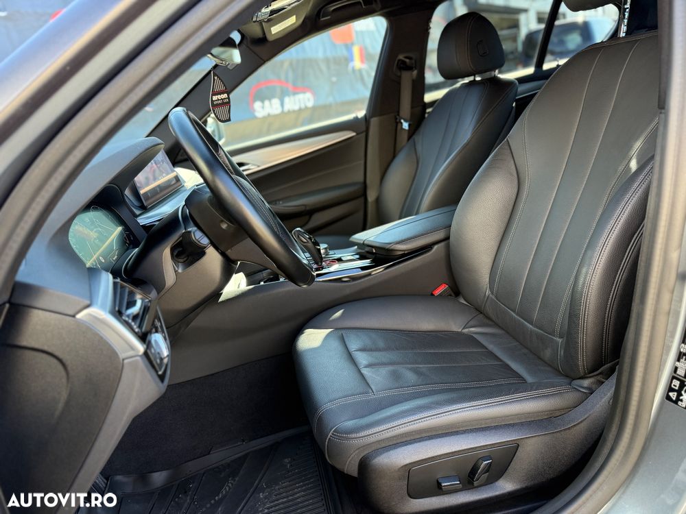 BMW Seria 5 520d xDrive AT - 13