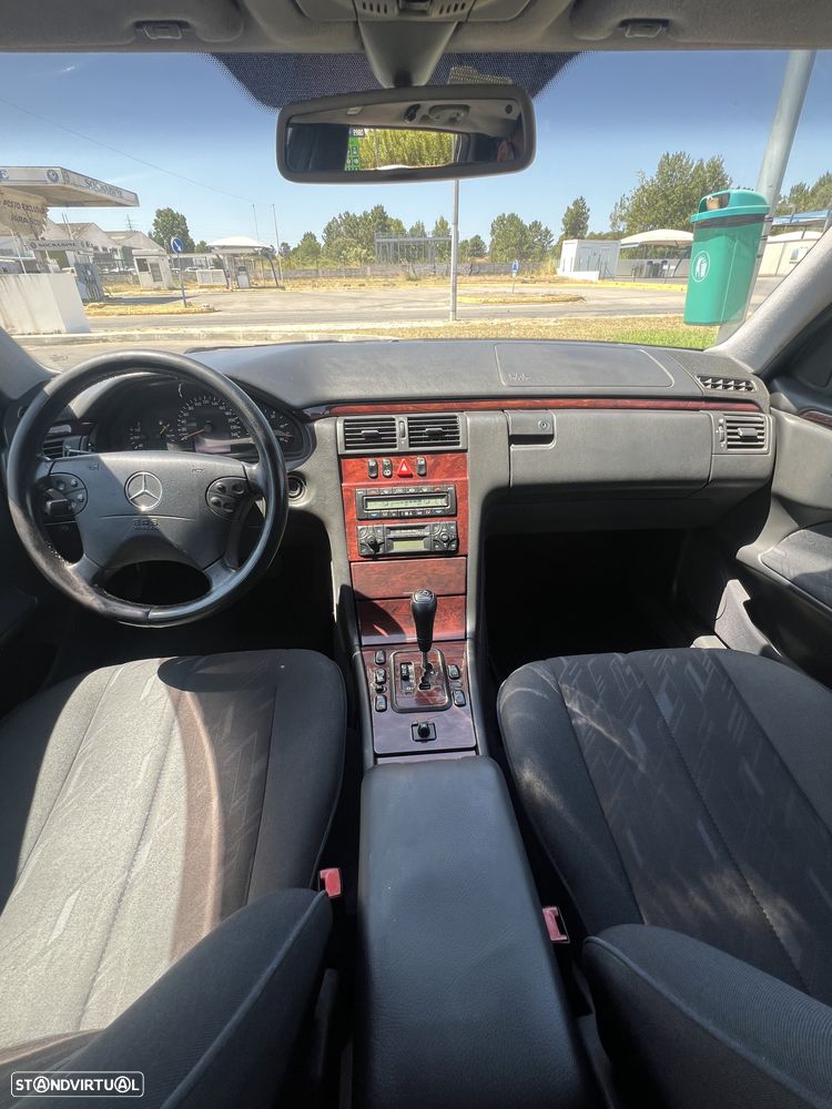 Mercedes-Benz E 220 - 12