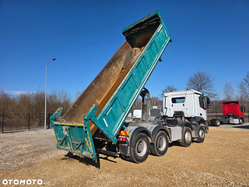 Mercedes-Benz Arocs 3243 - 12