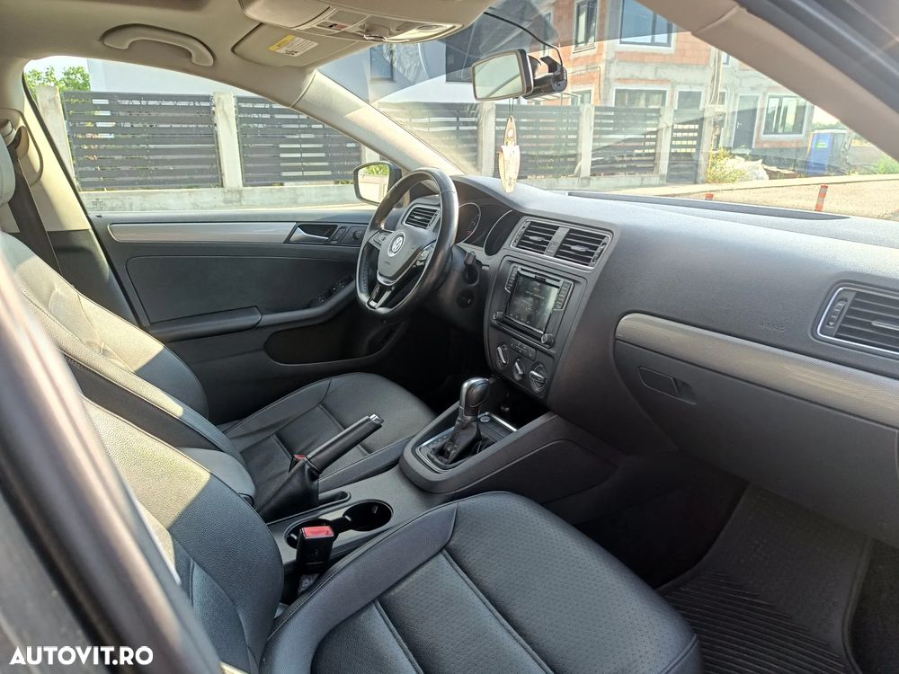 Volkswagen Jetta - 8