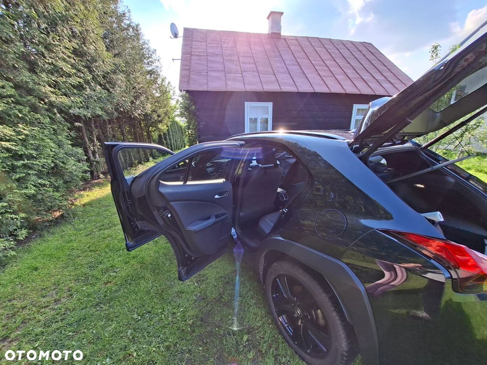 Lexus UX - 12